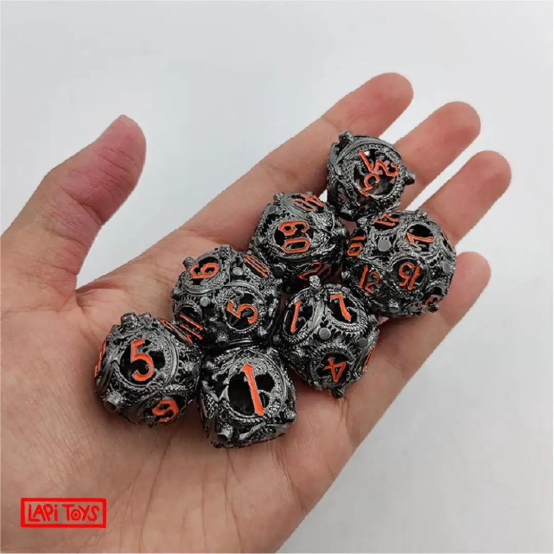 Lapi Toys DnD Polydice Metalen Dobbelstenen - 7 Stuks - Zilverkleurig/Rood