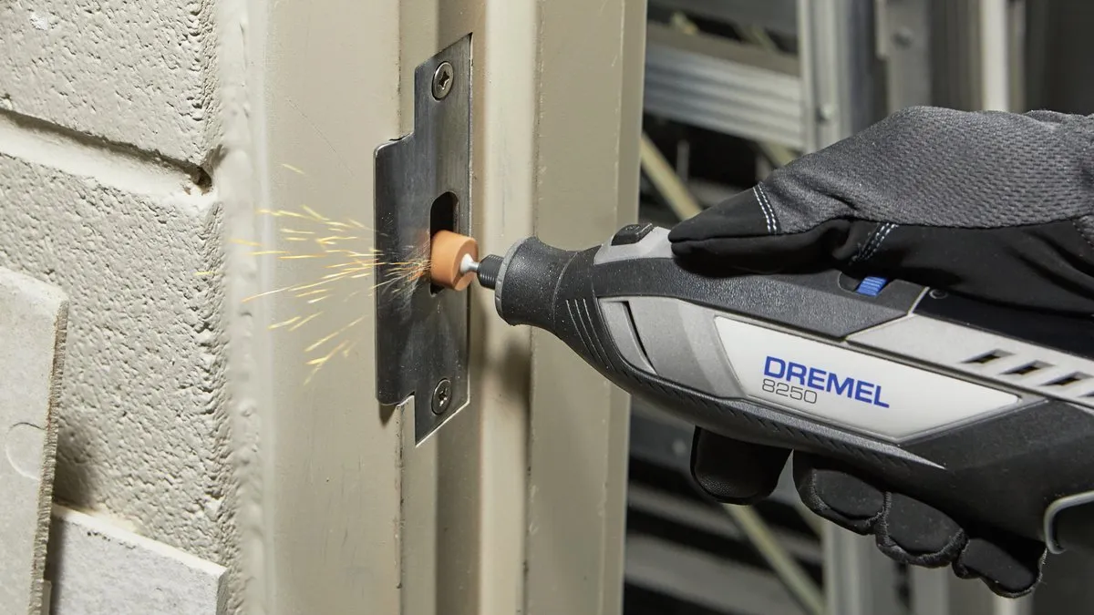 Dremel 8250-5/65 Multitool - 2x 12V 2.0Ah accu - 65 accessoires - afbeelding 6 van 6