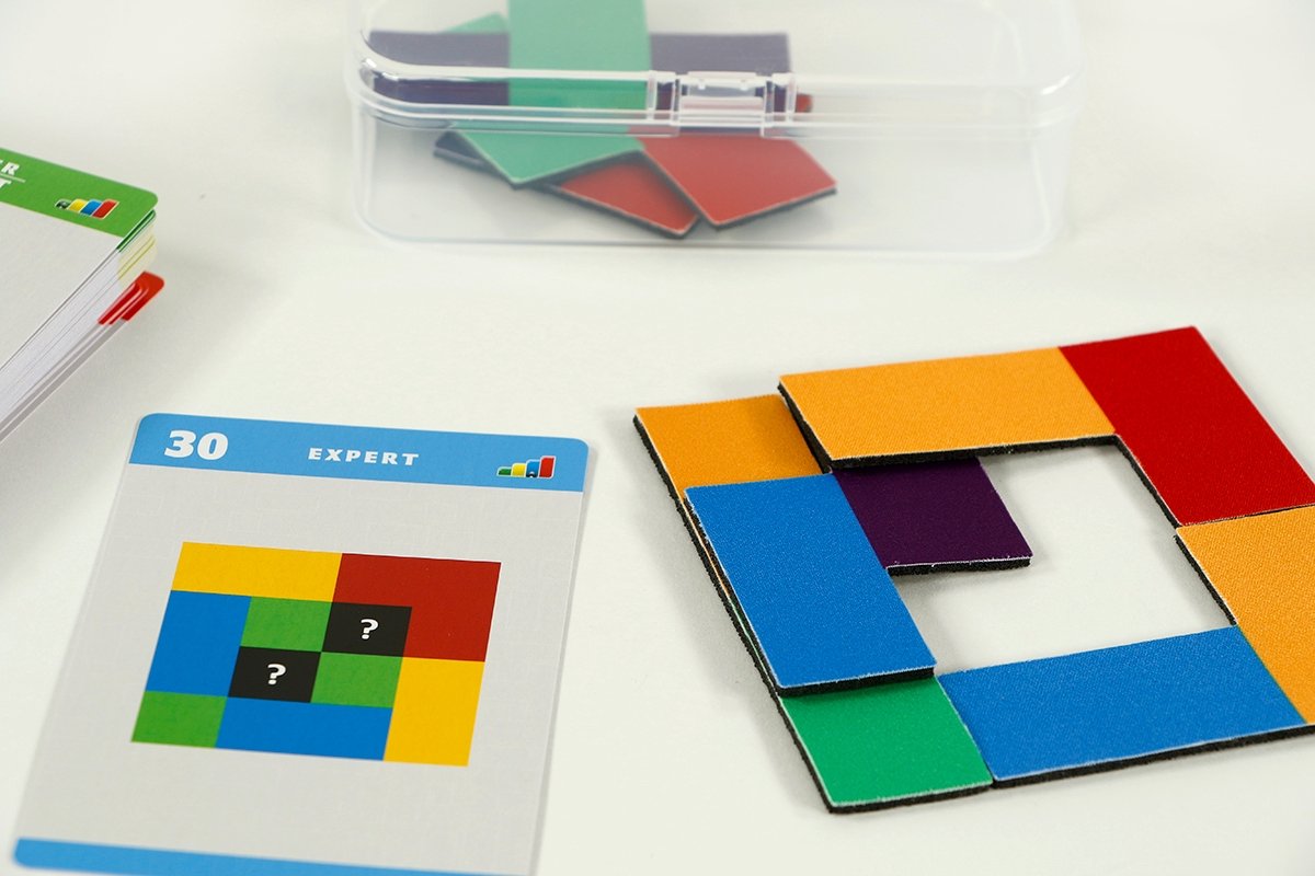 999 Games - Color Carpet - Breinbreker - Uitdagende puzzel met stukjes van stof - Stimuleert het ruimtelijk inzicht - Educatief spel - Tetris - Solo spel - Klein cadeautje