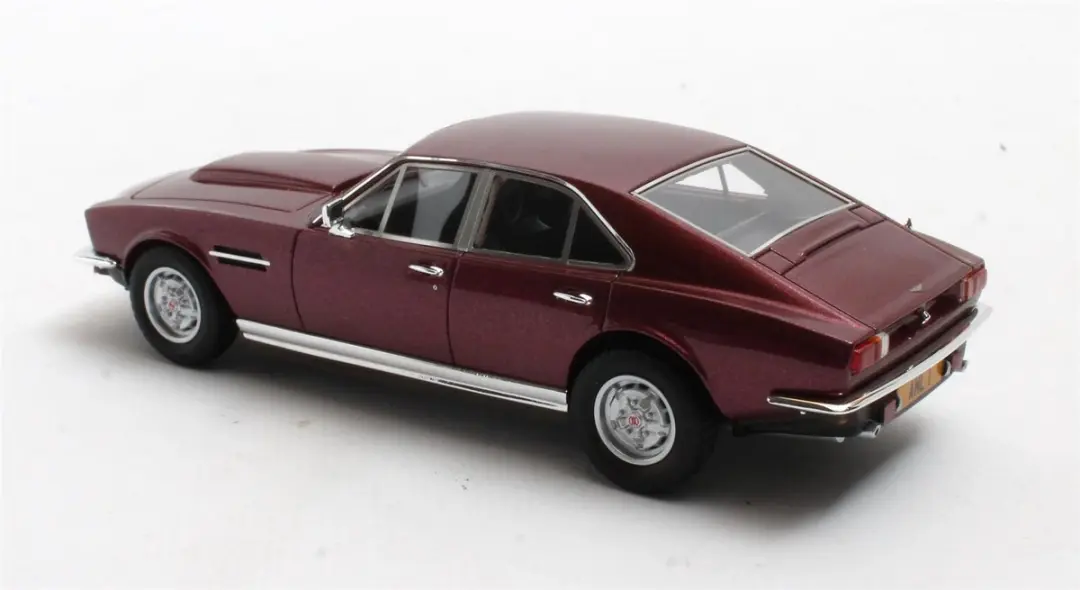 Matrix Aston Martin Lagonda Series I 1974-1975 Modelauto 1:43 - Rood Metallic