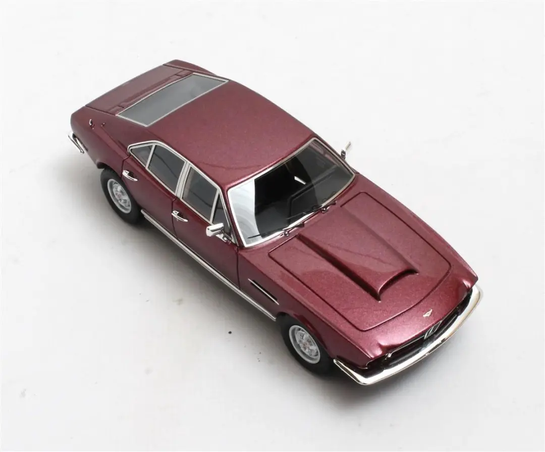 Matrix Aston Martin Lagonda Series I 1974-1975 Modelauto 1:43 - Rood Metallic