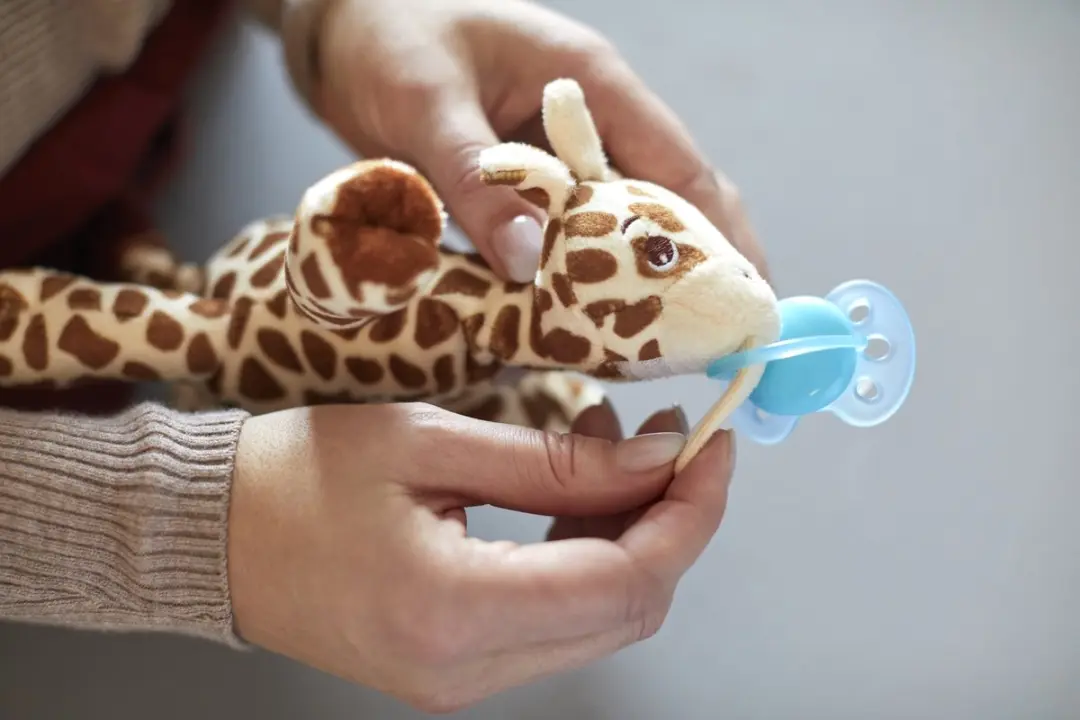 Philips Avent Knuffel Fopspeen SCF348/11 - Girafje - afbeelding 6 van 6