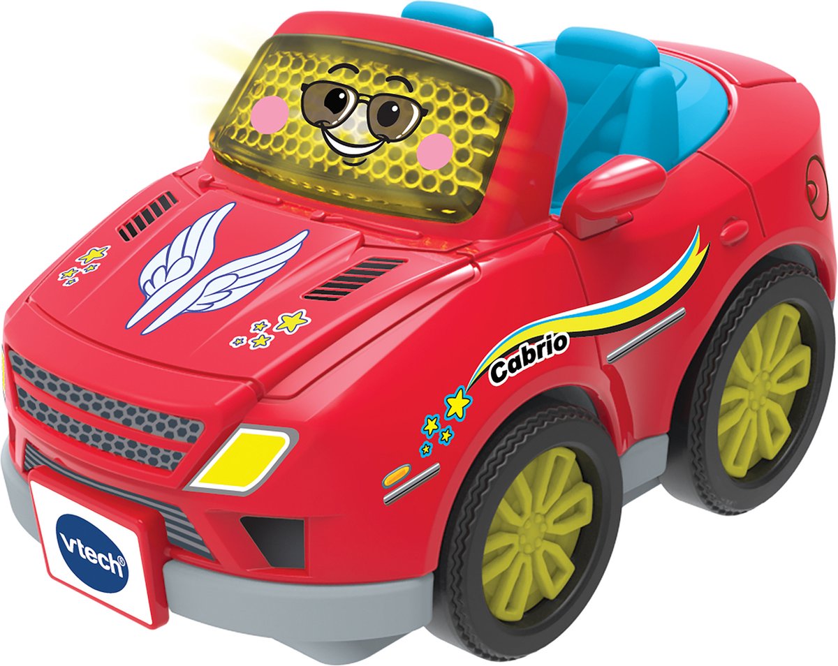 Druk op de knipperende gezicht-toets om geluidseffecten, vrolijke zinnetjes en gezongen liedjes te horen. Open de kofferbak voor grappige reacties en steel de show met Collin Cabrio