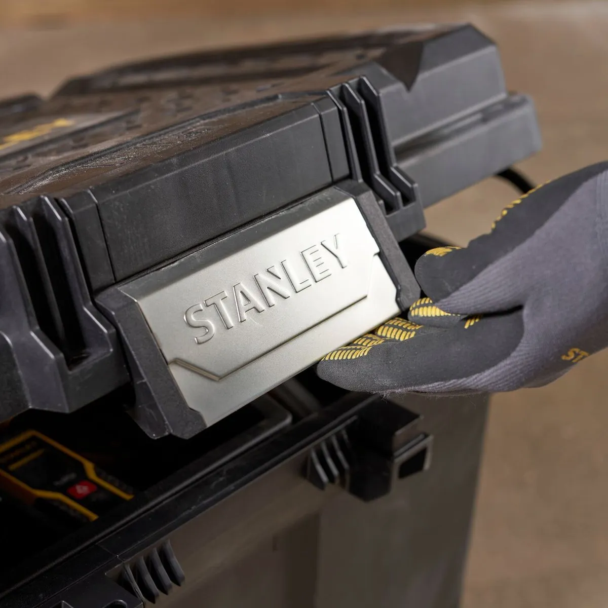 Stanley STST33090-1 Gereedschapskoffer One Touch 52L - Zwart
