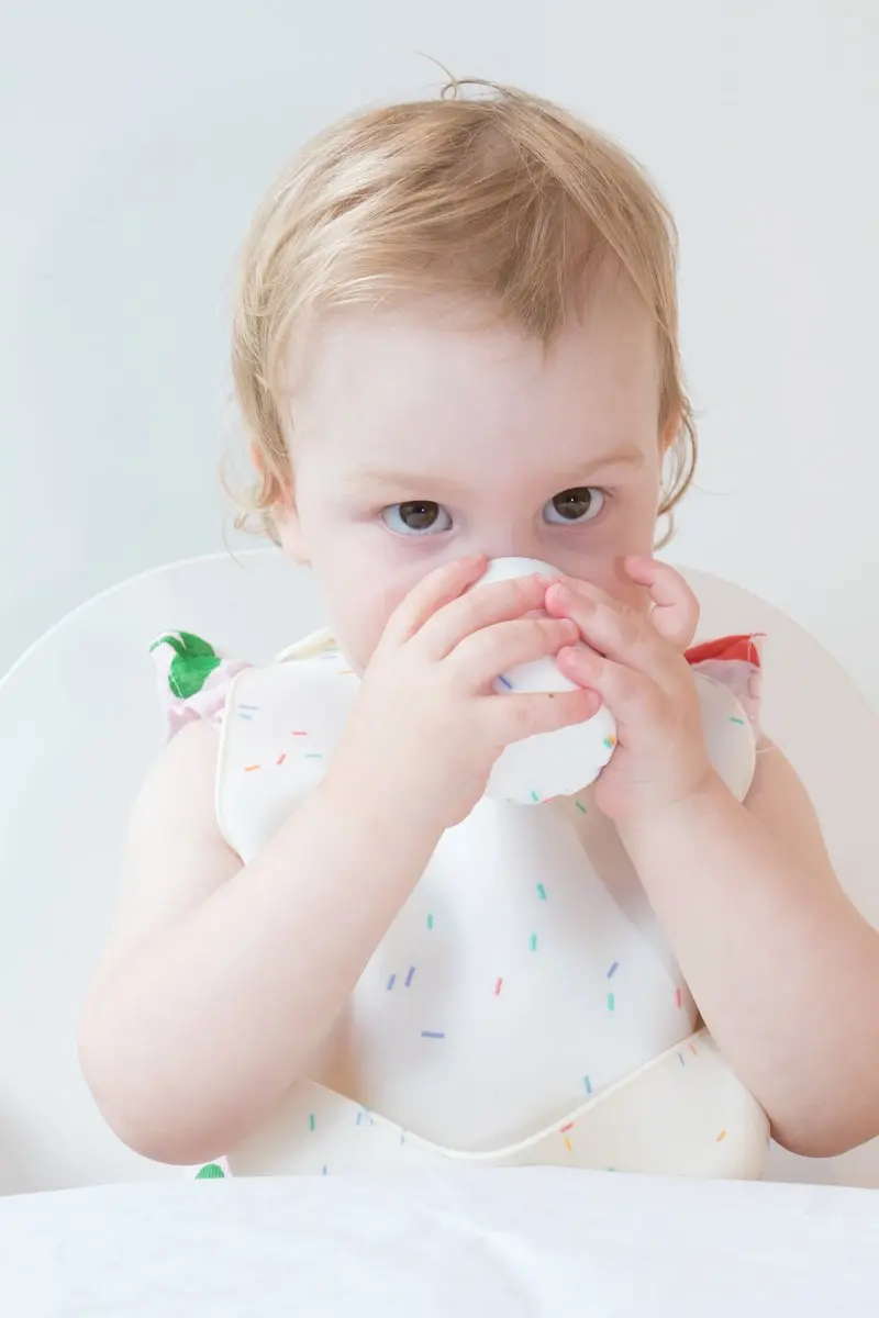 Nûby Sprinkelspakket Mini Drinkbeker & Slabbetje - 60ml