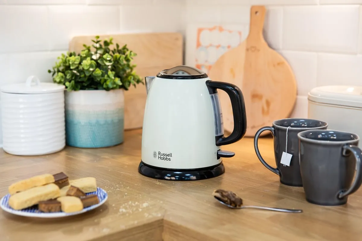 Russell Hobbs 24994-70 Mini Waterkoker 1L - 2400W - Crème - afbeelding 6 van 6