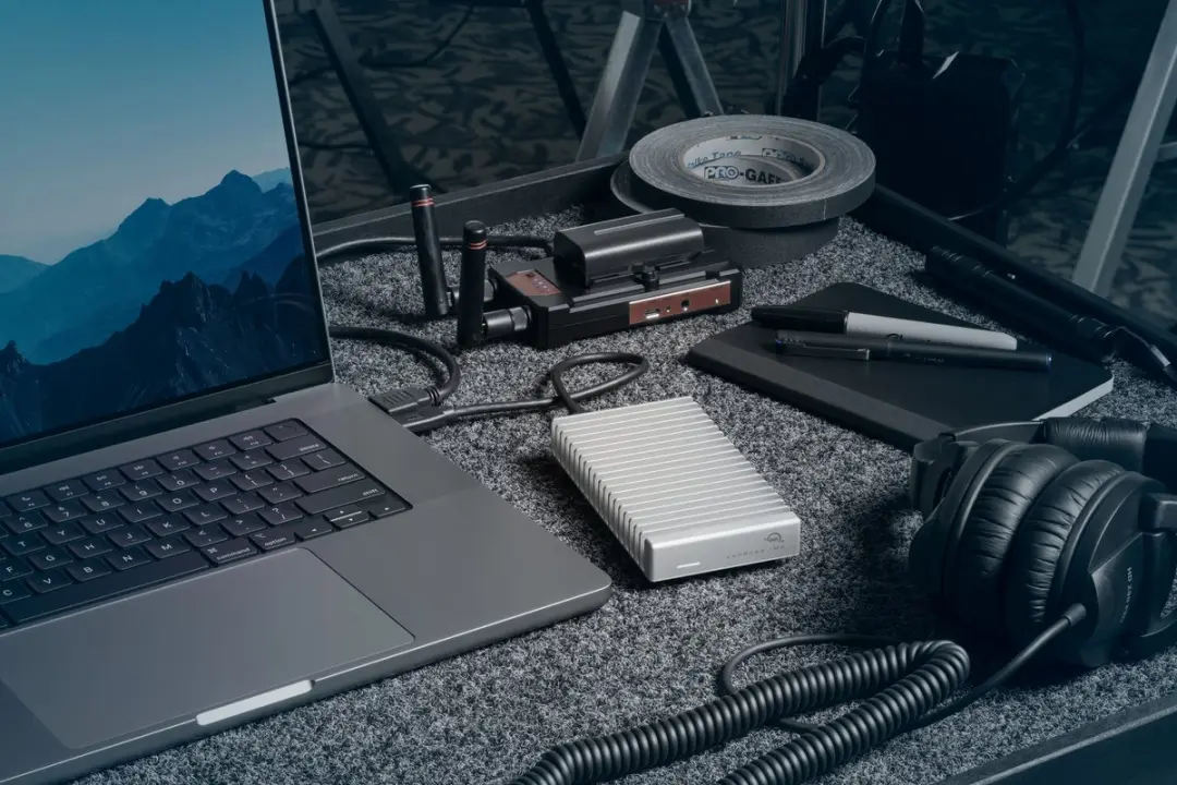 OWC Express 1M2 USB4 NVMe SSD 8TB - Zilver
