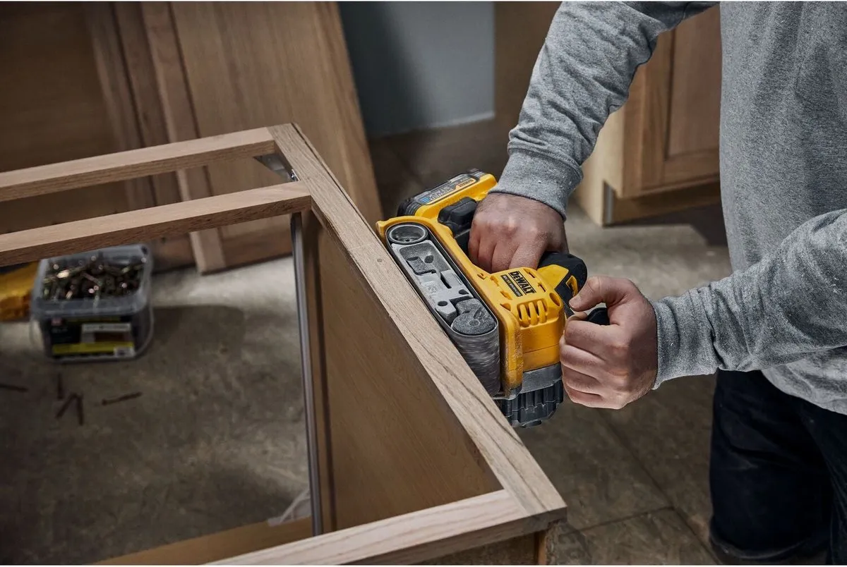 DeWalt DCW220P2 Accu Bandschuurmachine 18V 5.0Ah