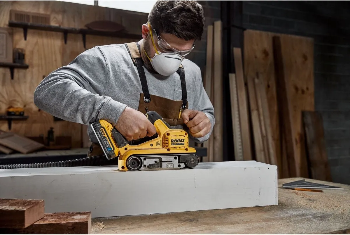 DeWalt DCW220P2 Accu Bandschuurmachine 18V 5.0Ah - afbeelding 6 van 6