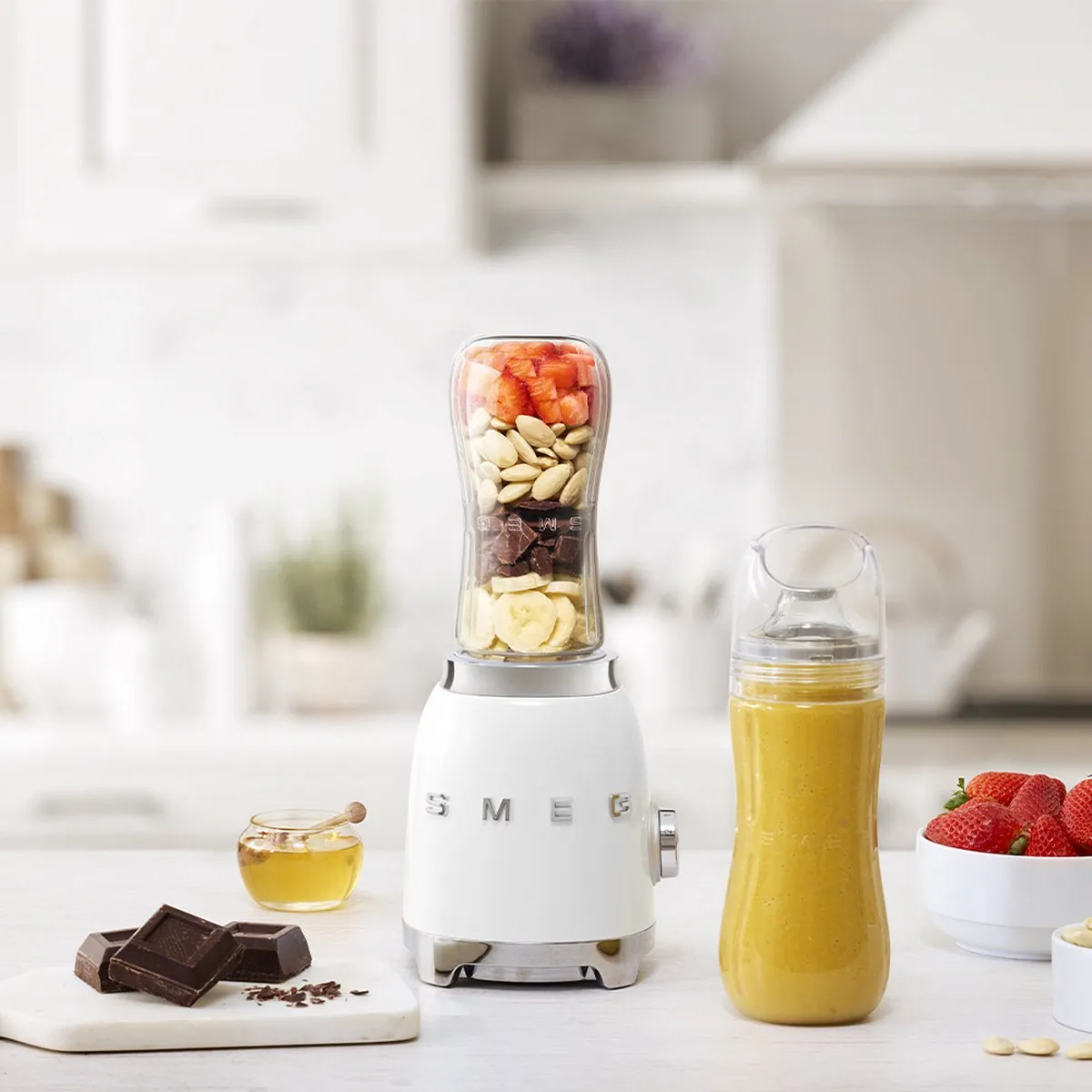 Smeg PBF01WHEU Personal Blender 300W - Wit - 600ml - afbeelding 6 van 6