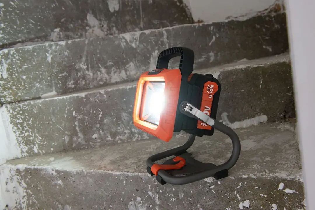 Powerplus Dual Power POWDP8030 Draagbare LED Verstraler 20W
