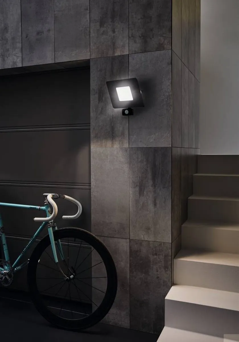 Eglo Faedo 3 LED Straler met Sensor 50W - Zwart
