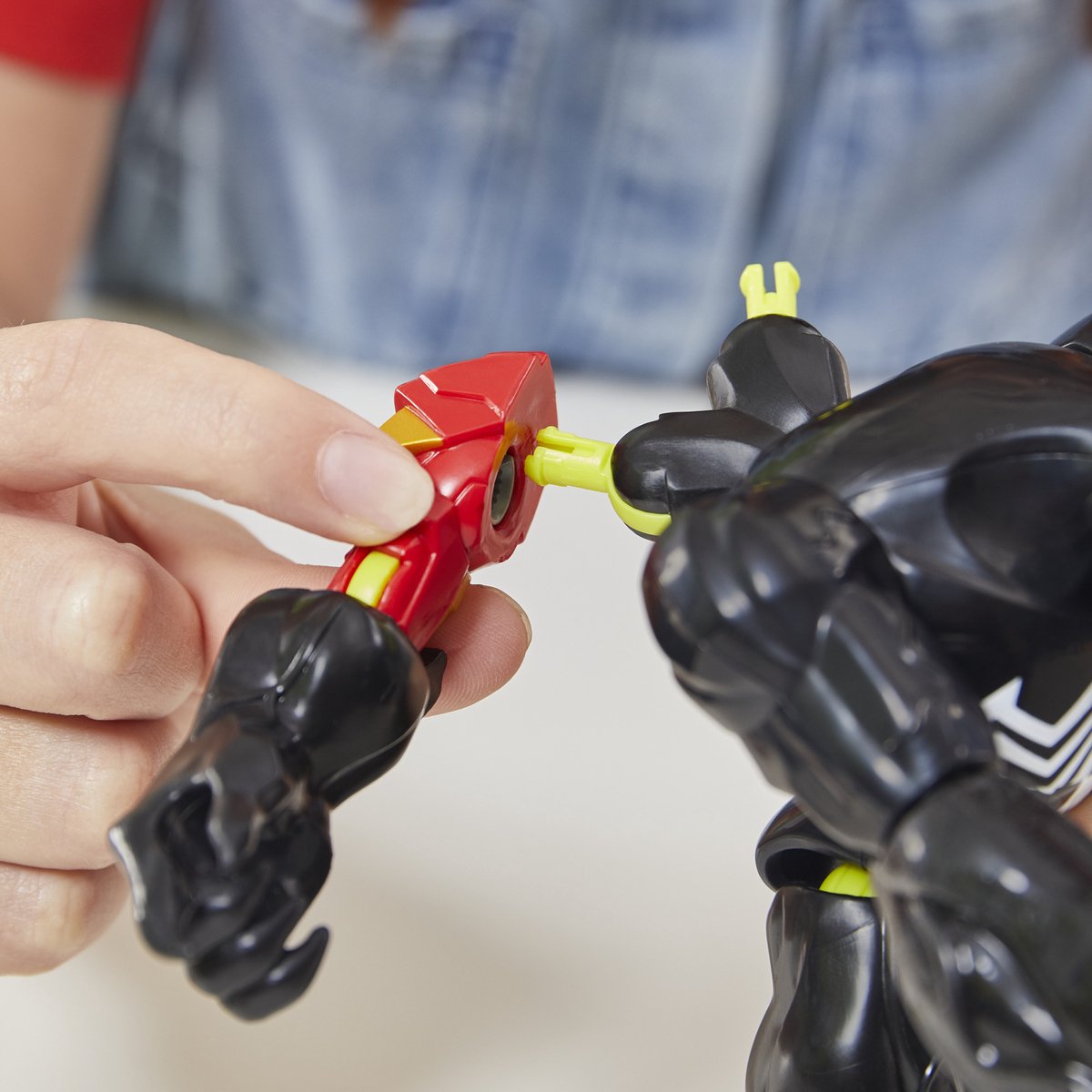 Hasbro Spiderman Venom figuur deluxe Mixmashers speelgoed.