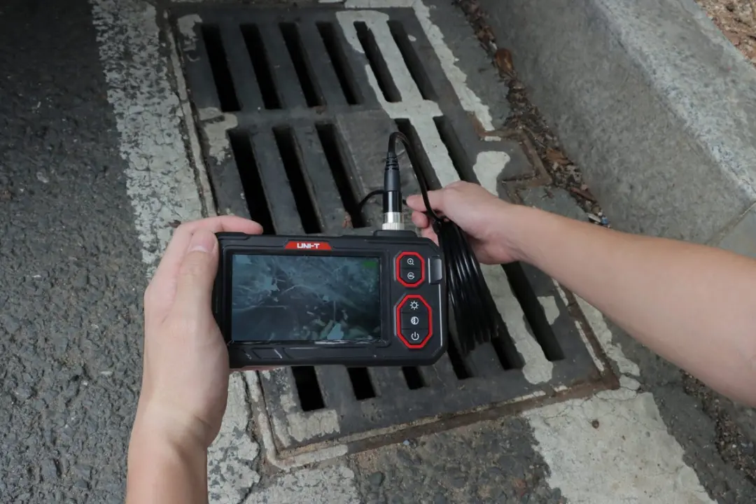 UNI-T UT667 Industriële Endoscoop 5m - 4.3" HD Scherm - 8mm Sonde - Zwart