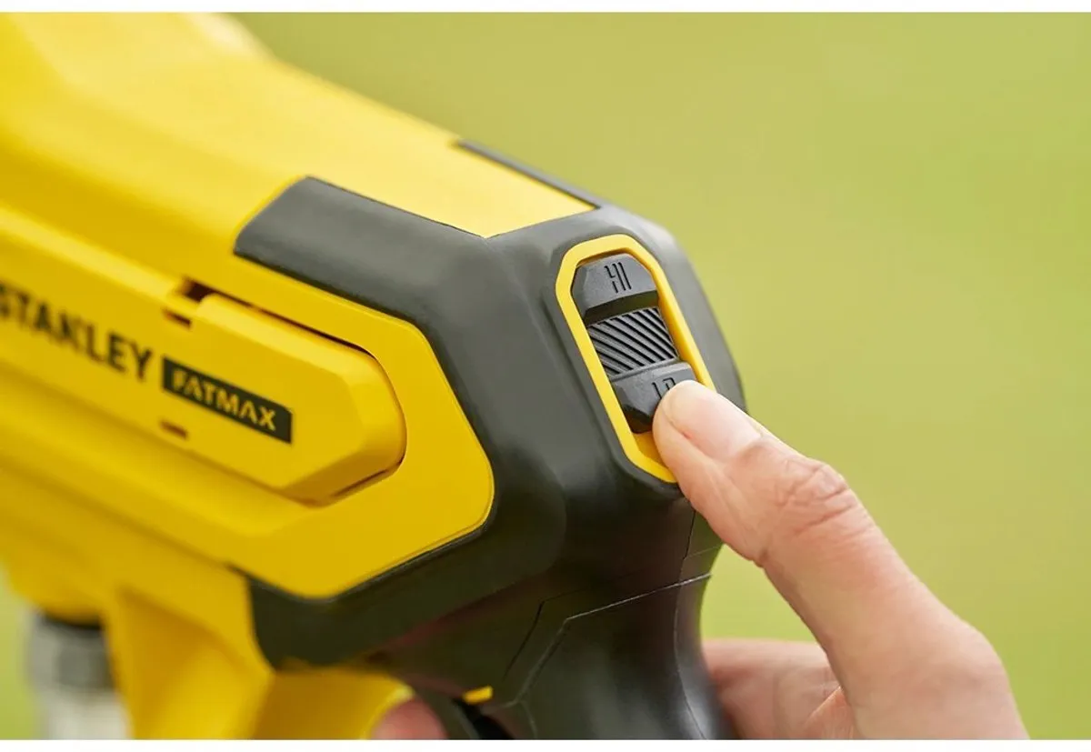 Stanley SFMCPC93M1-QW Hogedrukreiniger - Accu & Lader