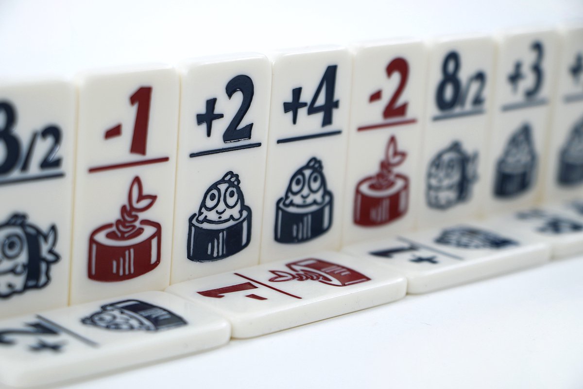 999 Games - Geharrewar in de Sushibar Junior - Dobbelspel - Snel dobbelspel voor het hele gezin - Gezelschapsspel - Familiespel - Klein cadeautje - bevat spelregels in NL en EN en FR