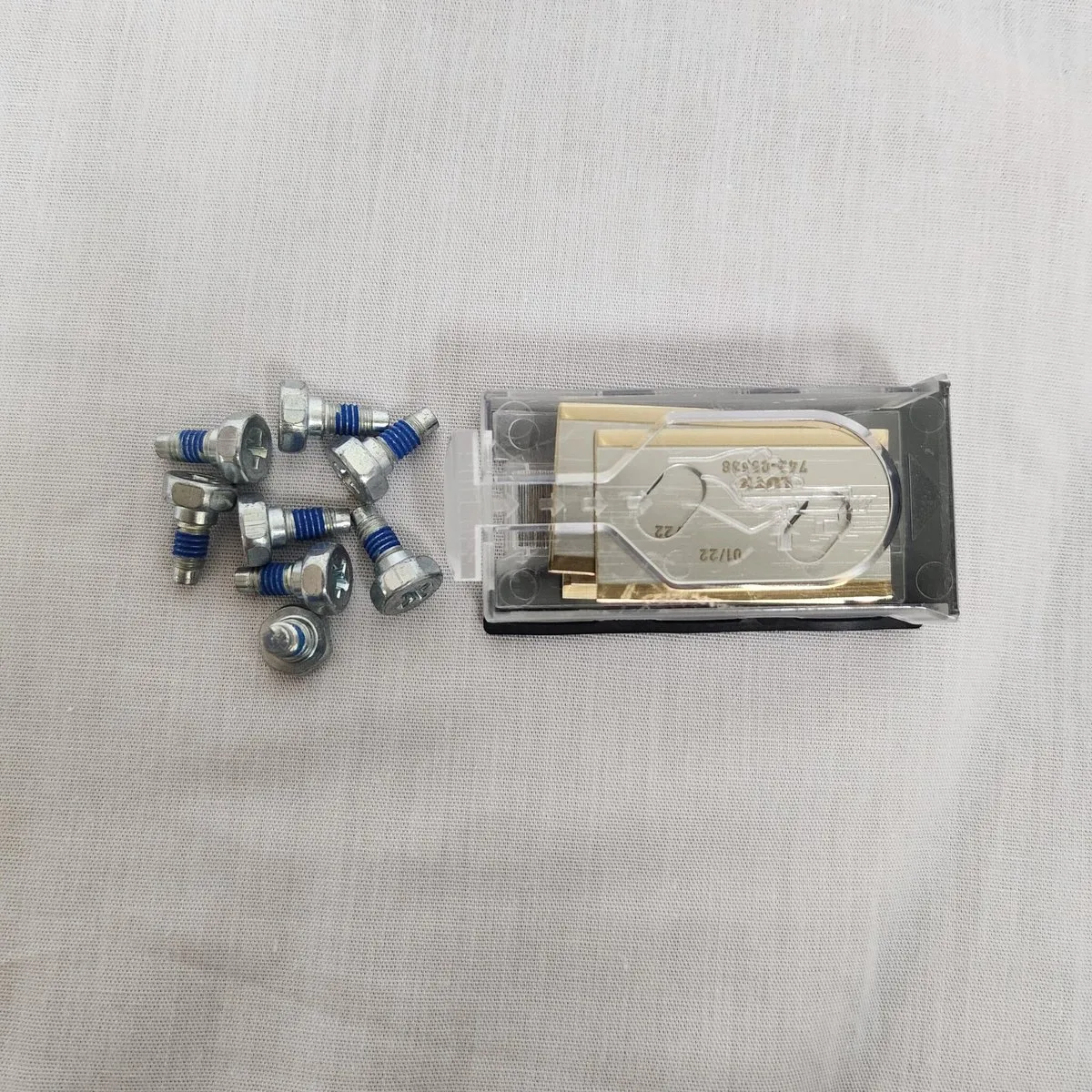 Robomow RKS800 met RoboHome en messen - Robotmaaier - Combo Deal (RKS800 + RKS Robohome + extra messenset) - Maairobot - Wifi - Randmaaien - App bestuurbaar