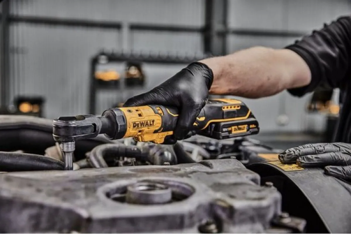 DeWalt DCF512N Haakse Ratelsleutel 18V XR - 1/2