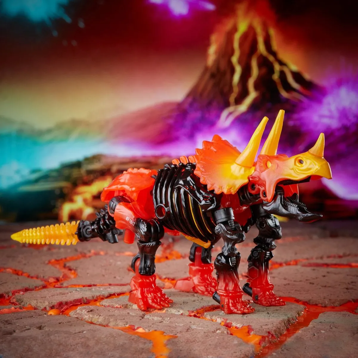 Hasbro Transformers WFC Kingdom Tricranius - Multicolor