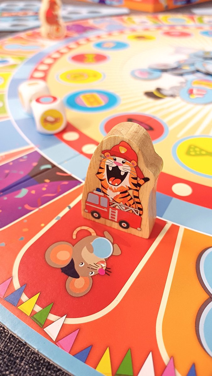 Tactic Dierencircus – Bordspel – Familiespel – Extra Groot Speelbord van 60 cm doorsnede – 5 Houten Dieren – 4 Grote Verzameltenten van 24x24 cm - Vanaf 4 jaar