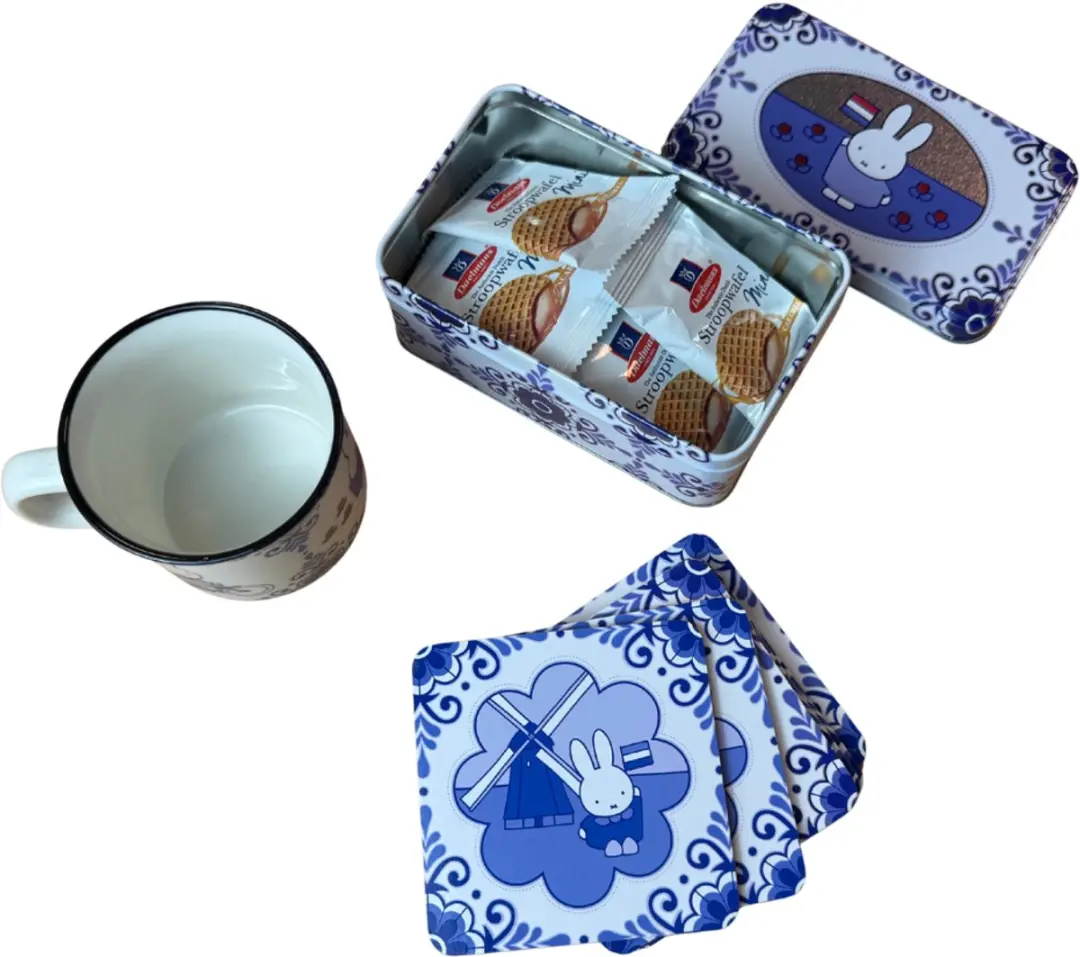 Nijntje Delfts Blauw Cadeauset - Mok, Koekblik & Onderzetters - 10 Stroopwafels