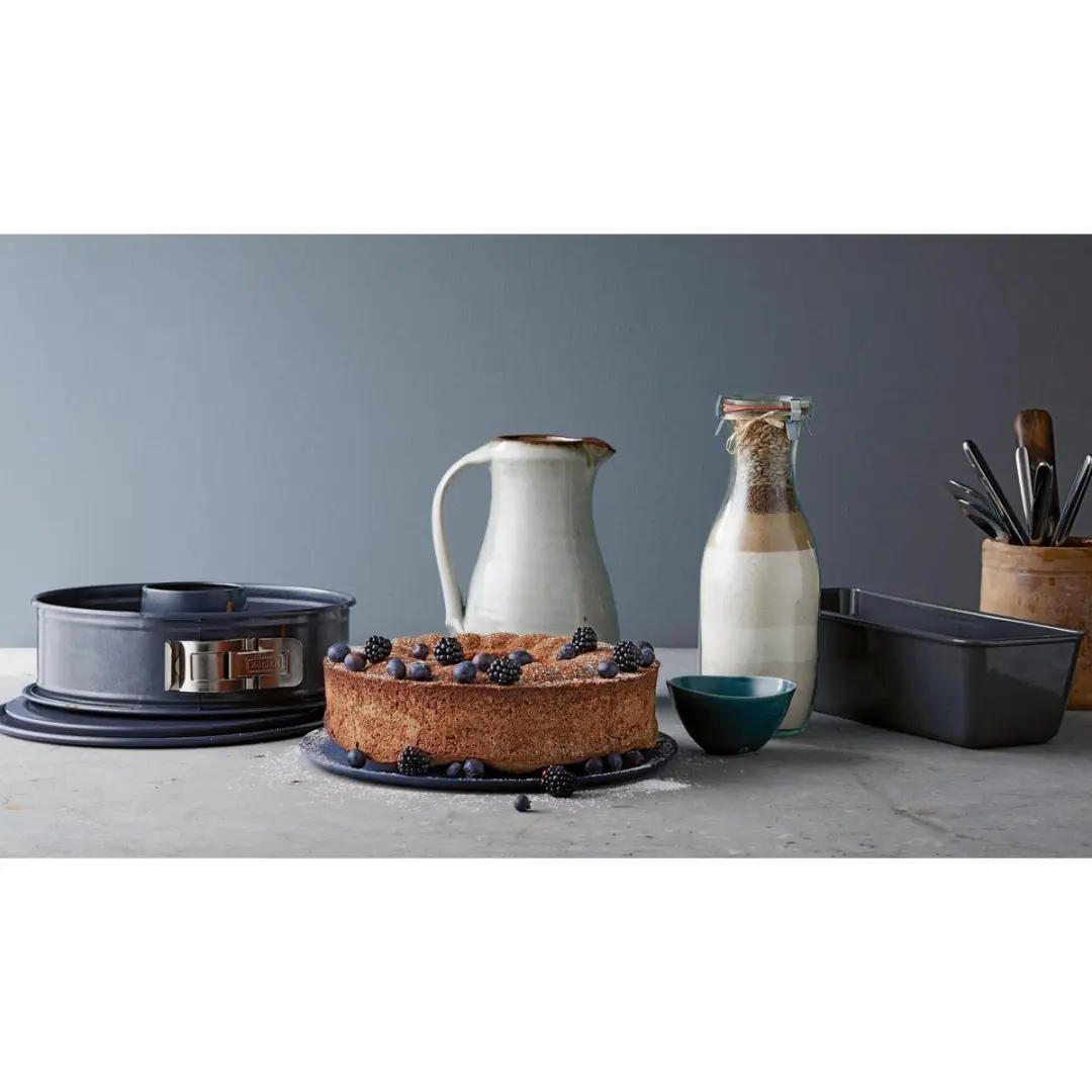 Kaiser La Forme Plus Springvorm 28cm - Zwart