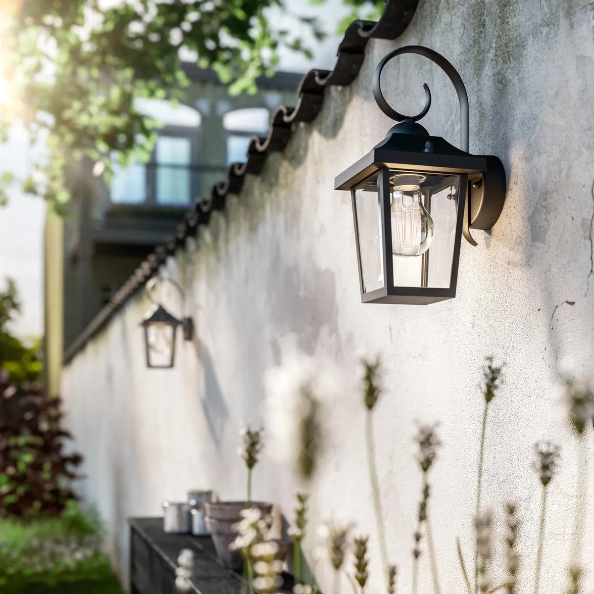Philips Hue Buzzard Wandlamp E27 Warmwit - Zwart