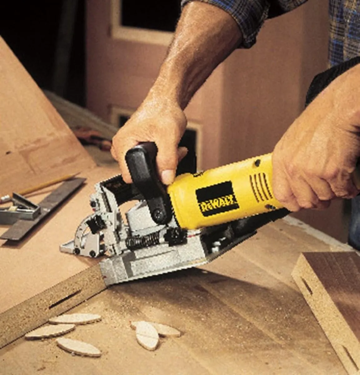 DeWalt DW682K Lamellenfrees 600W - Multicolor