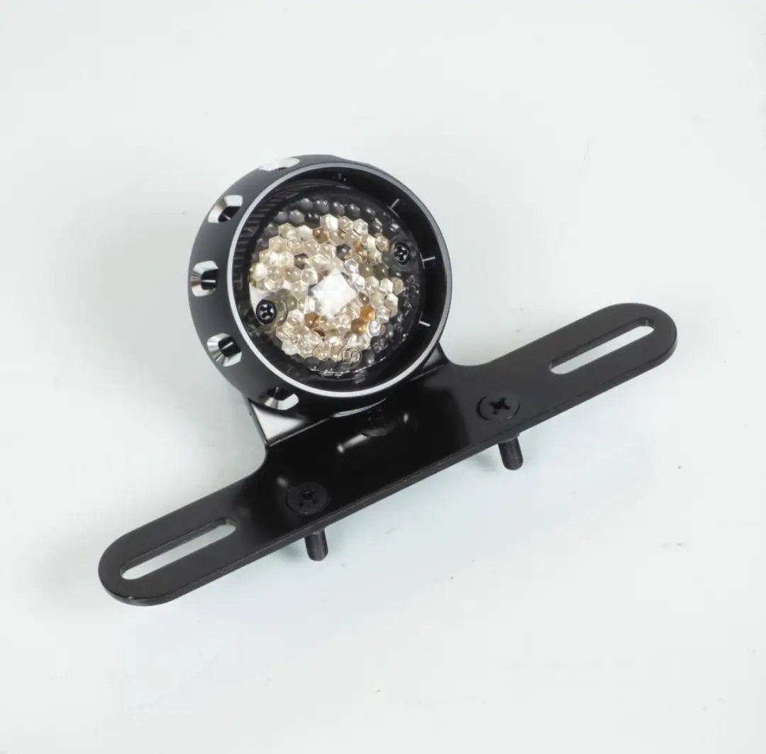 Replay LED Achterlicht 12V - met zwarte nummerplaatsteun