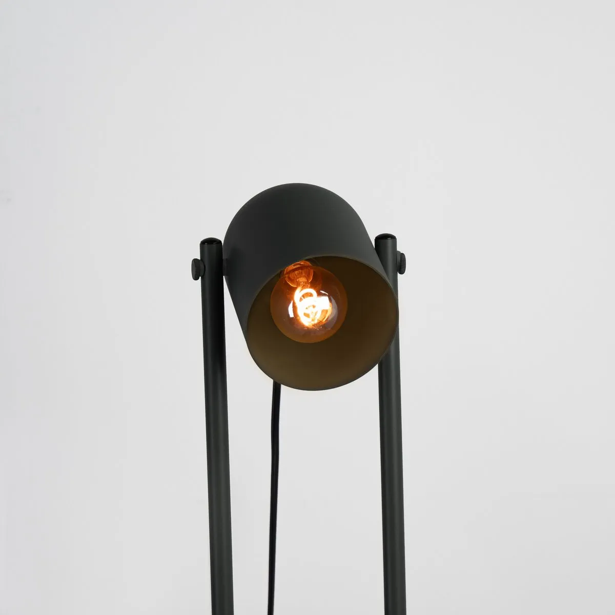 Eglo Tilston Vloerlamp E14 - 142.5 cm - Zwart - Kantelbaar