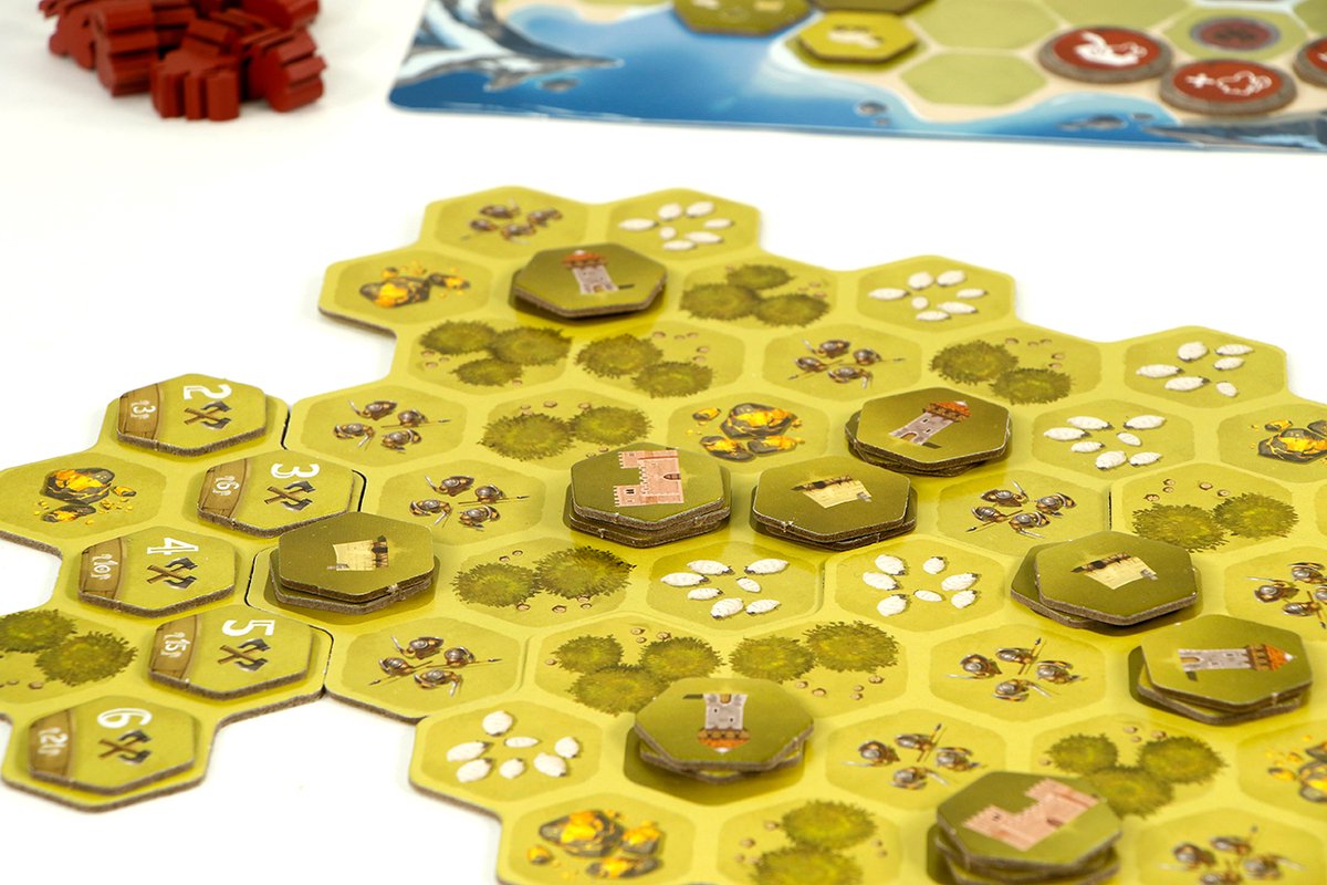 999 Games - Vlooot - Bordspel - Tactisch bord- en legspel, dat maar een half uurtje duurt!