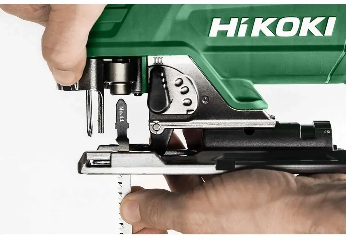 Hikoki CJ90VST2WAZ Decoupeerzaag 705W