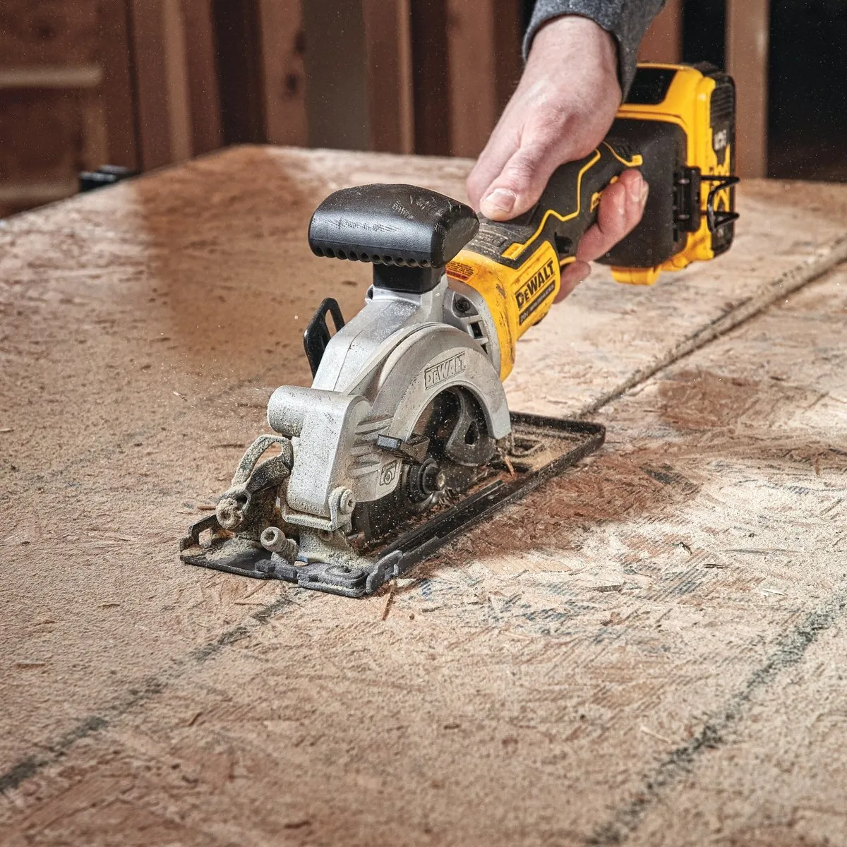 DeWalt DCS571E1T Accu Cirkelzaag 115mm 18V - 1.7Ah