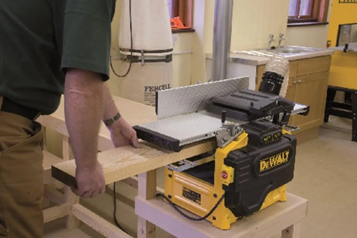 DeWalt D27300-QS Vlak- en Vandiktebank 2100W