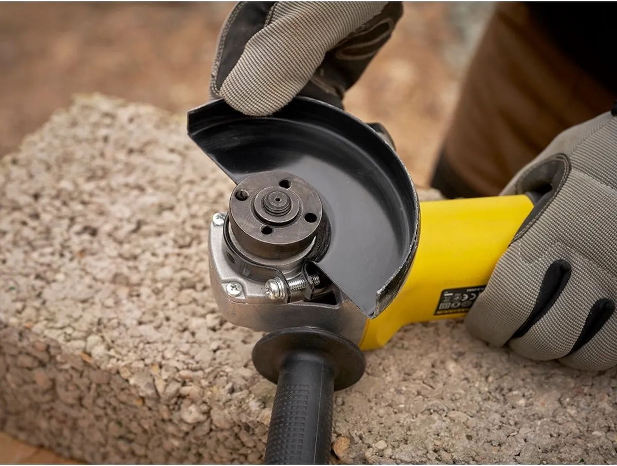 Stanley Fatmax FMEG225VS Haakse Slijper 1100W - 125mm Metaal