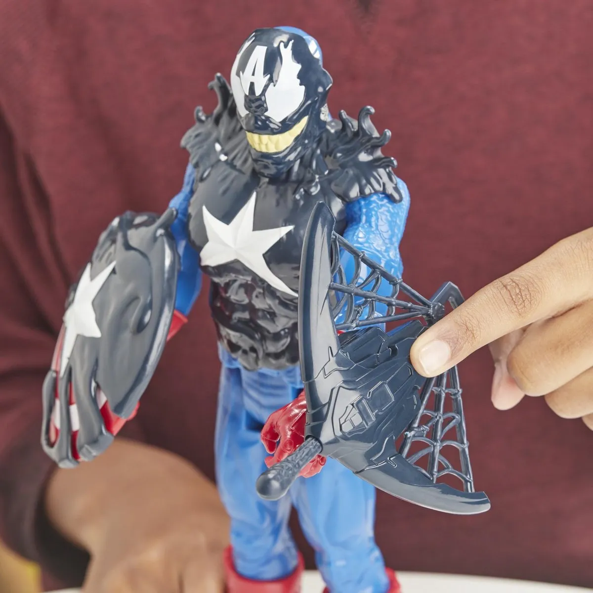 Hasbro Marvel Titan Hero Series Spiderman Maximum Venom - Captain America Actiefiguur - Blauw/Zwart/Rood