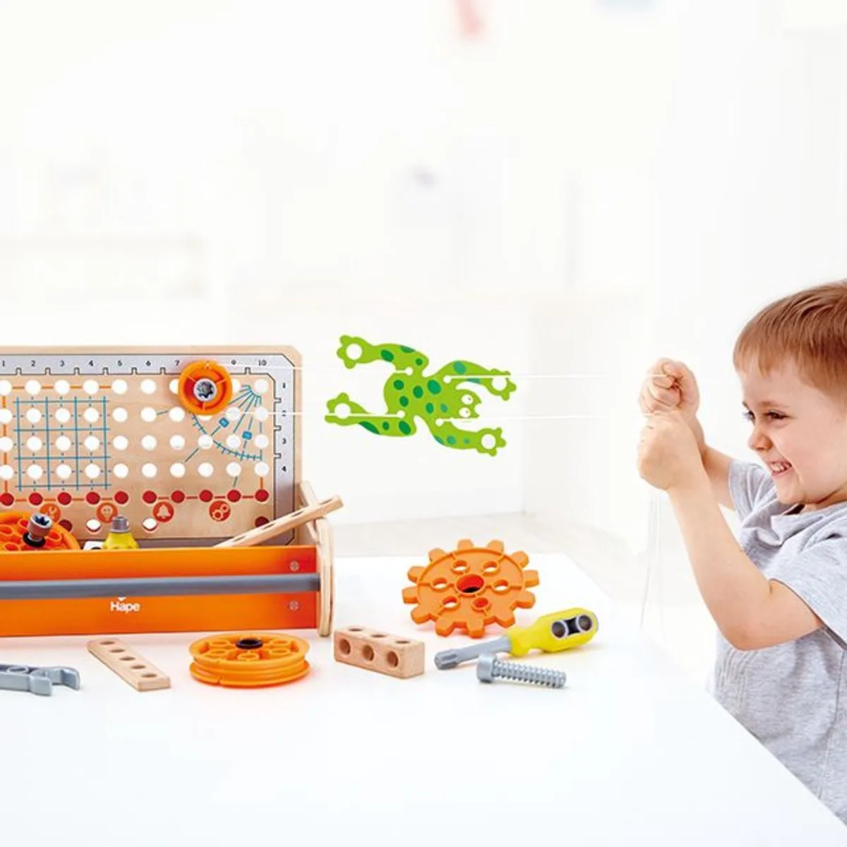 Hape Wetenschappelijke Experimenten E3029 Gereedschapskist - 32 Stuks - Multicolor