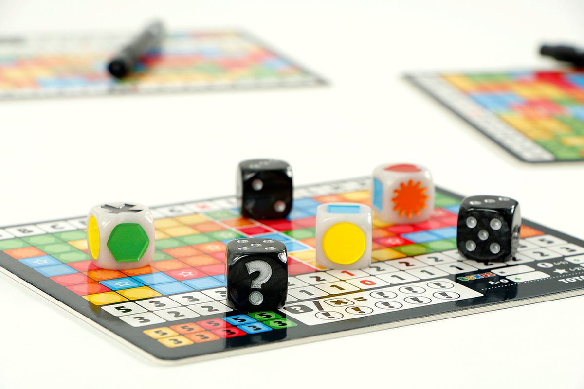 999 Games - Keer op Keer - Deluxe - Dobbelspel - Inclusief luxe dobbelbak, uitwisbare tableaus en meer extra's - Spelen tot 6 personen - Ook voor kleurenblinden