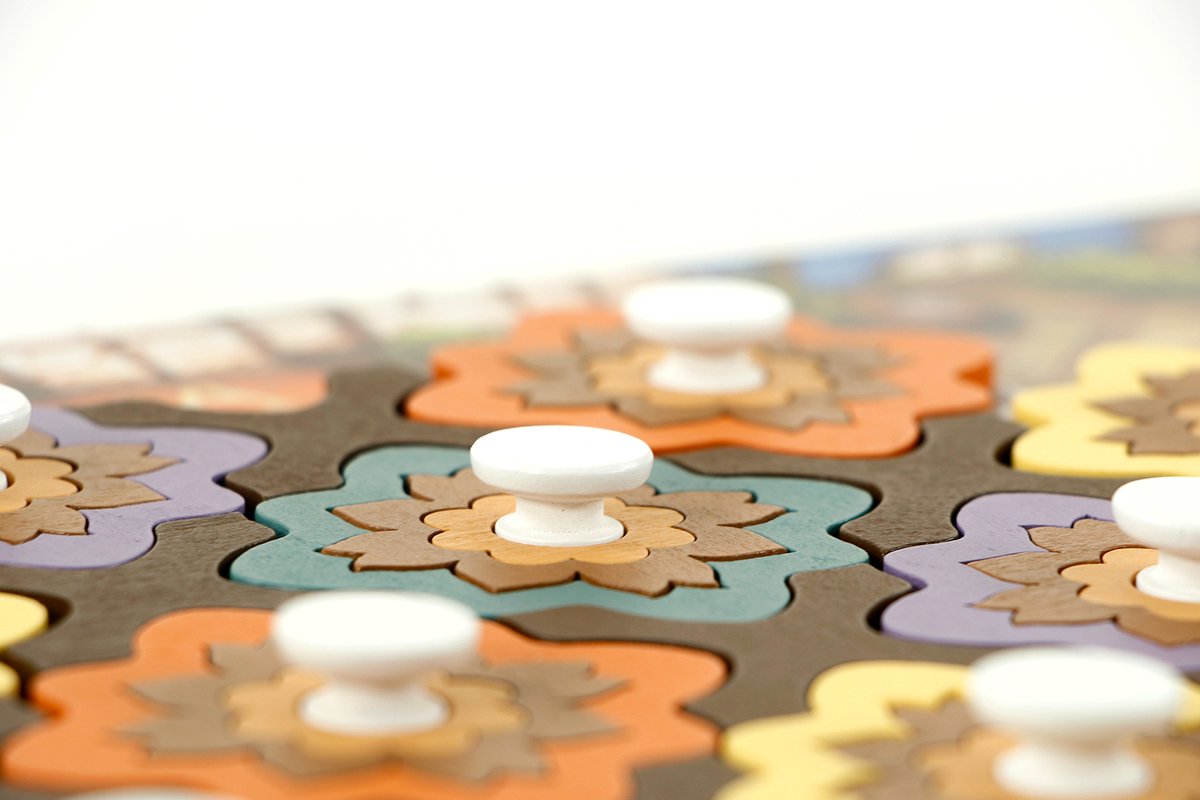 999 Games - Intarsia - Bordspel - Met 2 verschillende spelvarianten - Winnaar Speelgoed van het Jaar - Gezelschapsspel