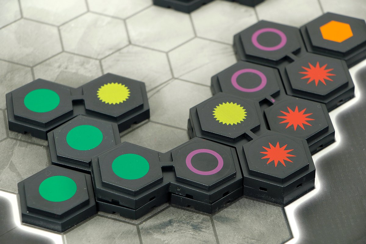 999 Games - Genius 3D - Tactisch abstract legspel -