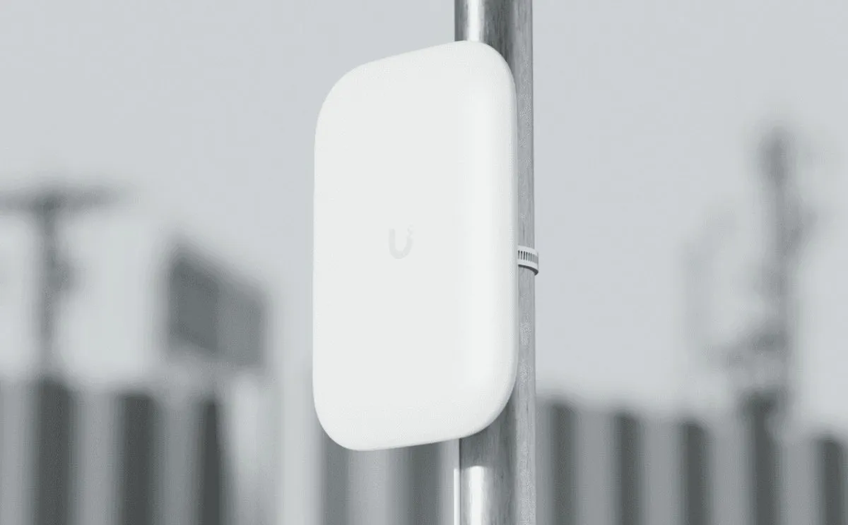 Ubiquiti UACC-UK-ULTRA-PANEL-ANTENNA Paneelantenne 15dBi - Wit