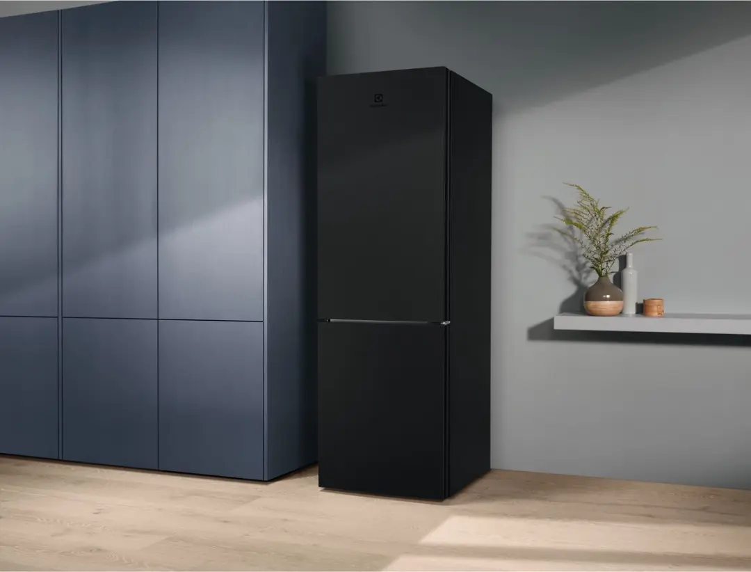 Electrolux LNT7ME32M1 Vrijstaand Koelkast - 330L Zwart