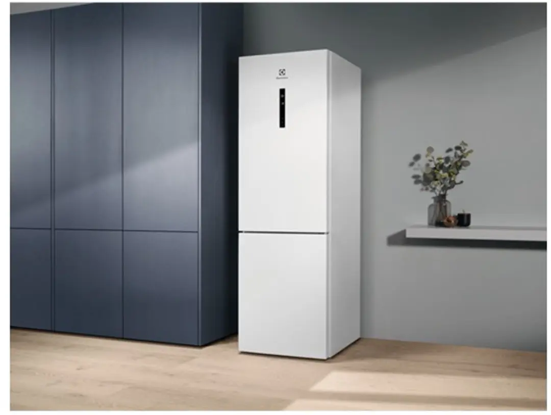 Electrolux LNC7ME32W2 Vrijstaand Koelkast - 330L Wit