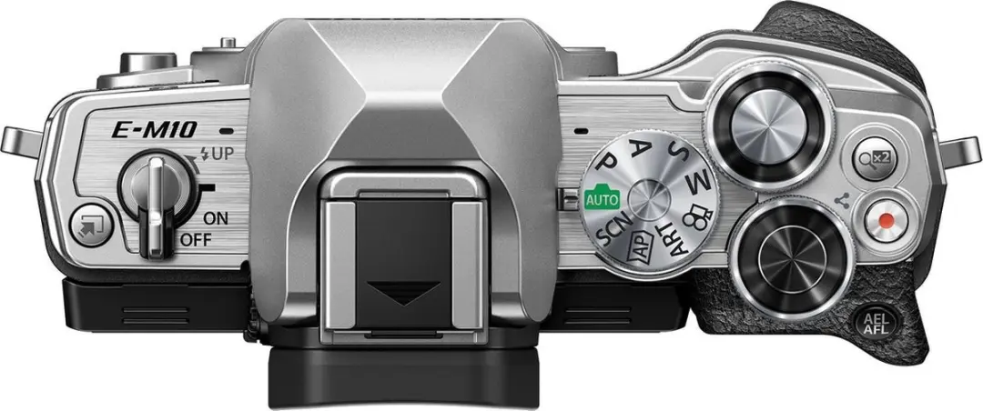Olympus OM-D E-M10 Mark IV - Zilver