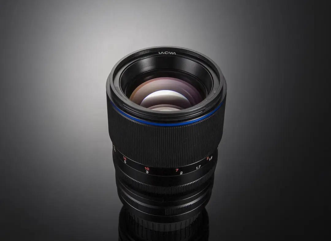 Laowa 105mm f/2.0 STF MILC/SLR Objectief - 67mm - Zwart