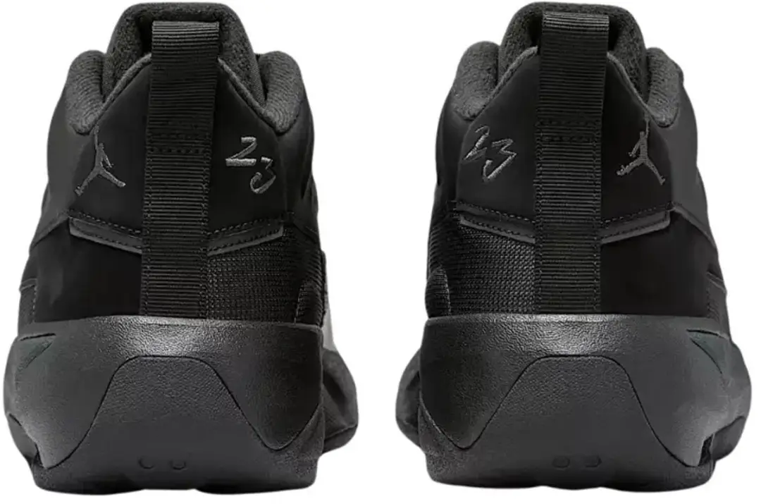 Jordan Max Aura 7 Schoenen - Maat 43 - Zwart