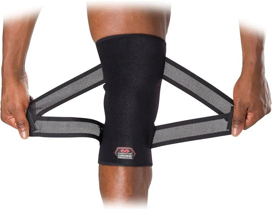 McDavid Cross Compression Kniesleeve M - Zwart