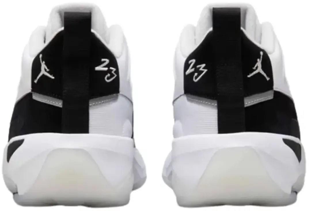 Jordan max aura 7 in de kleur wit.