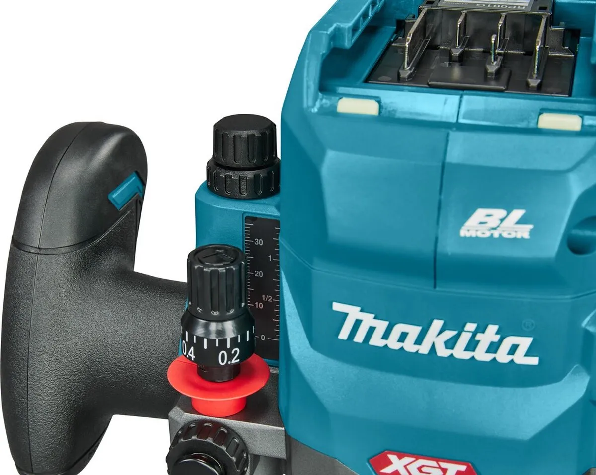 Makita RP001GZ02 XGT 40V Max Bovenfrees - Blauw