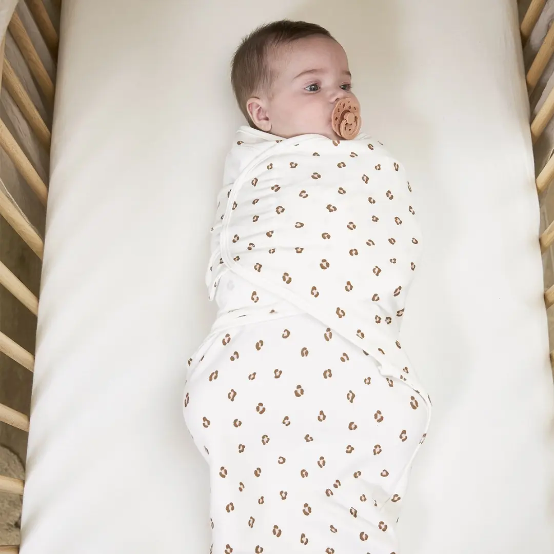 Meyco Baby SwaddleMeyco Inbakerdoek Mini Panther Soft Pink - 0-3 maanden - 1.0 TOG - afbeelding 6 van 6